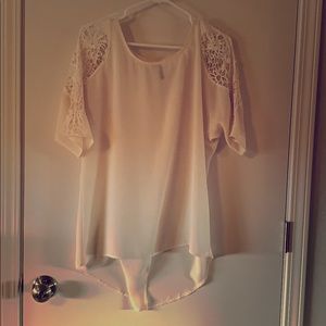 Sheer & lace high/low blouse